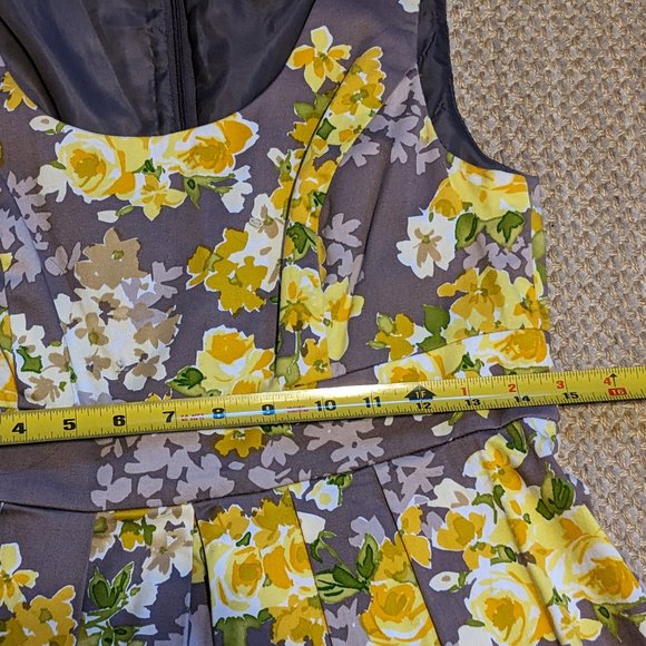 R&K yellow and grey floral sundress, size 6 - Picture 5 of 12